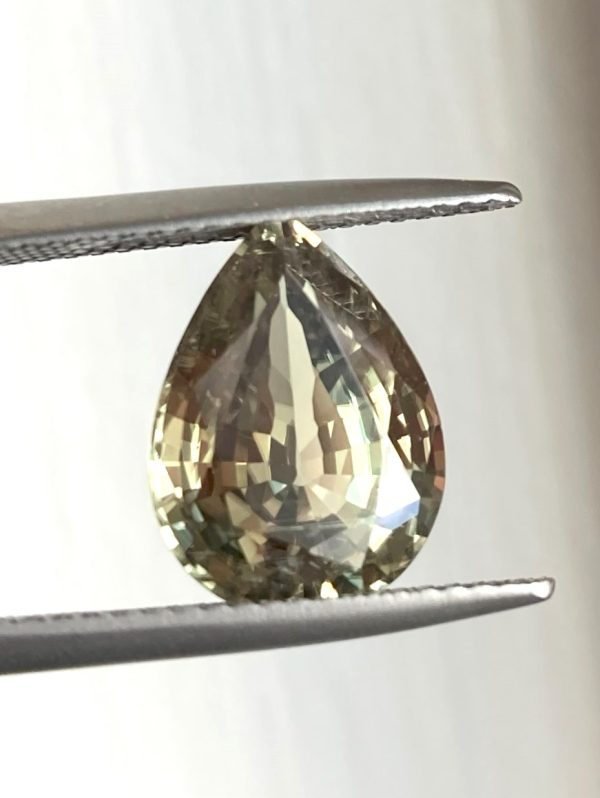 Zultanite® Pear Cut 13 mm x 9.4 mm