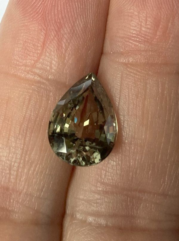 Zultanite® Pear Cut 13 mm x 9.4 mm